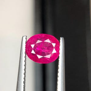 Pinkish Red Ruby Gemstone: 1.35ct Oval Cut Loose Stone