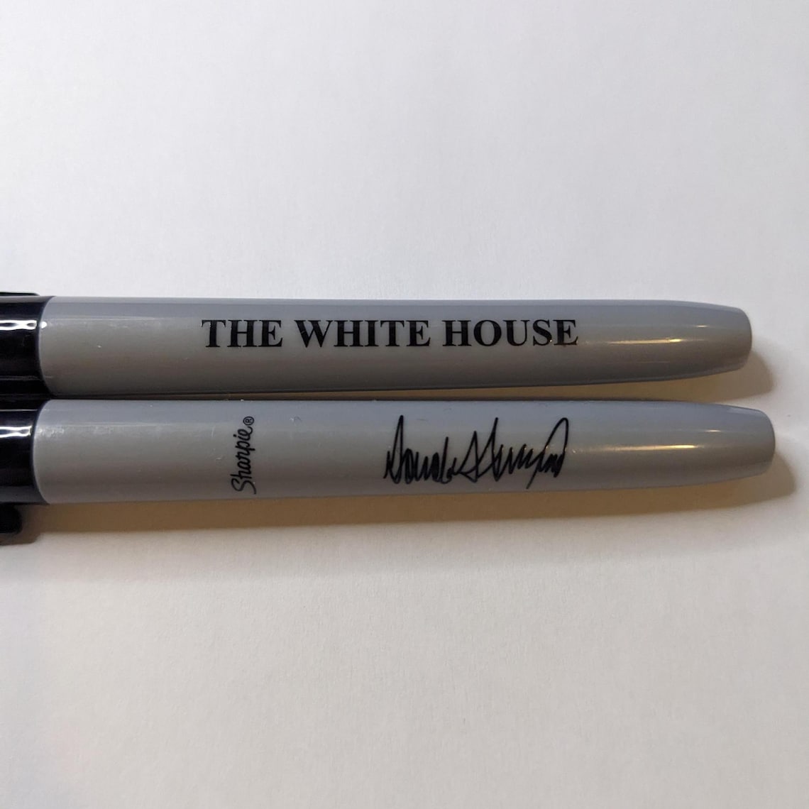 Sharpie Signature Example Donald Trump Sharpie Permanent Marker With President's Signature White ...