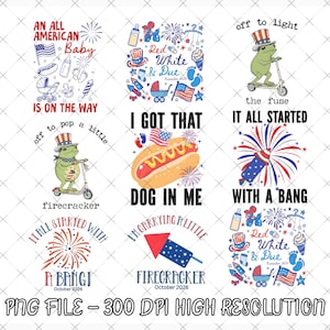 Può includere: Una collezione di design digitali a tema patriottico. I design includono una rana su uno scooter, un hot dog, fuochi d'artificio e grafica per bambini. Il testo include frasi come "An All American Baby" e "Red White & Due".