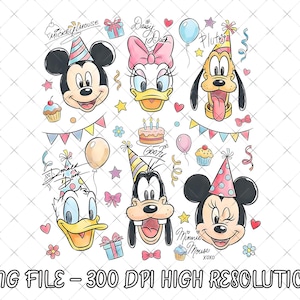Puede incluir: Ilustración digital colorida con Mickey Mouse, Minnie Mouse, Donald Duck, Daisy Duck, Goofy y Pluto, todos con sombreros de fiesta. La imagen incluye globos, cupcakes, regalos y una tarta de cumpleaños, con el texto "PNG FILE - 300 DPI HIGH RESOLUTION".