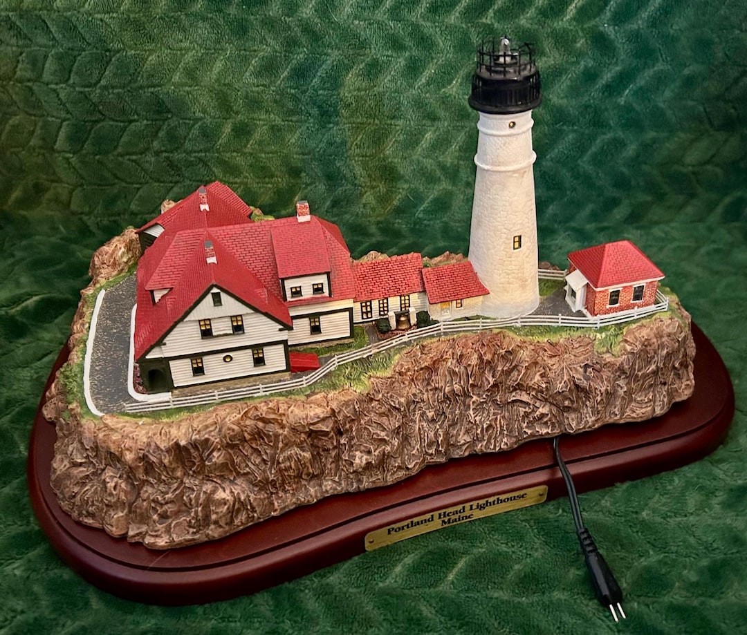 Vintage 1994 Danbury Mint Portland Head Lighthouse Resin Model - Etsy