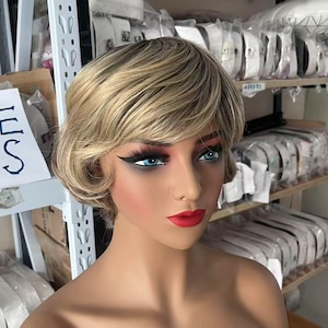 Ombre Blonde Pixie Cut Wig: Short Wavy Synthetic Wig with Bangs