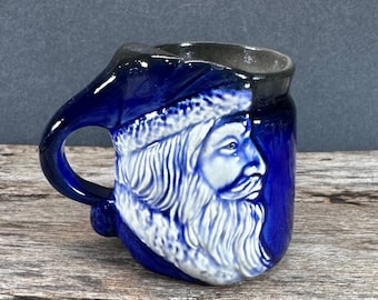 Vintage Weihnachtsmann-Tasse: Signierte Flat Earth Keramik, Ombre-Glasur, Weihnachtsmützen-Griff