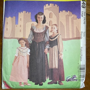 Patrón de costura para traje renacentista McCall&#39;s 8449: Vestido medieval, sobrevestido - SIN CORTAR