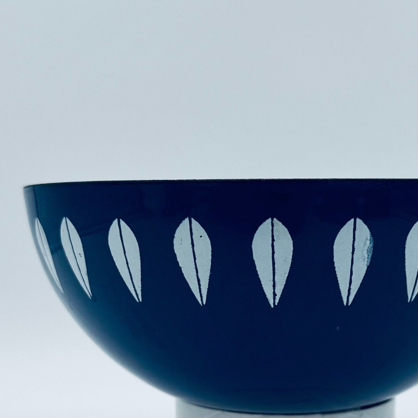 キャサリンホルム ロータス ボウル 7 インチ ロイヤル ブルー ホワイト