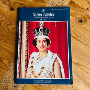 Queen Elizabeth Silver Jubilee Souvenir Program 1952 to 1977 Soft cover Booklet
