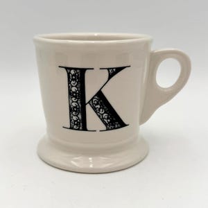 Anthropologie Monogram K-mugg – Retro rakkaffekopp, 433 ml svartvit initial bild 1