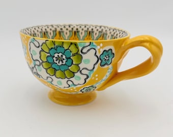Anthropologie Elka Ayaka piedestalmugg – blommig 355 ml lattekopp med vridet handtag