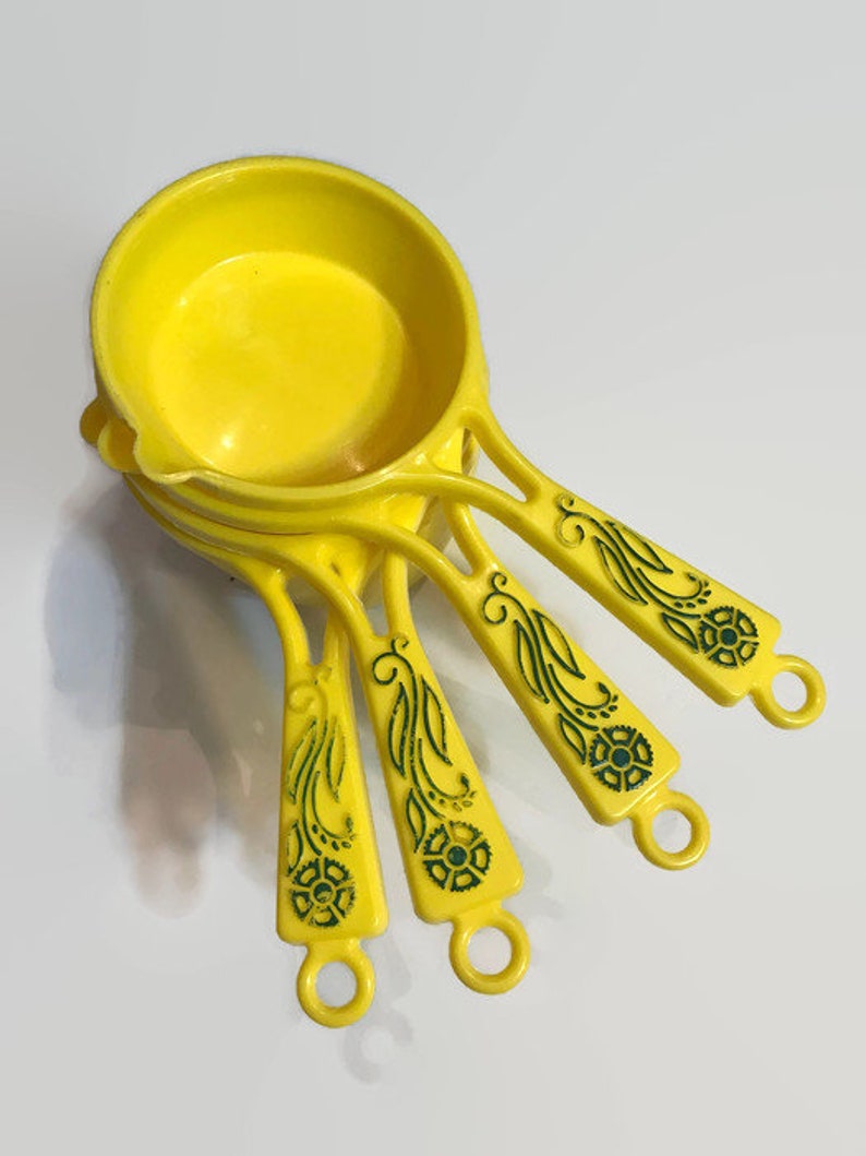 Vintage Yellow Plastic Stacked Measuring Cups with handles set of 4 Measuring Cups