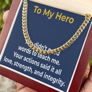 Zu meinem Helden kubanische Gliederkette, Vatergeschenk von Sohn oder Tochter, Aktionen sprechen Liebe Halskette, Vatertagsschmuck, starke Vaterbotschaftskarte