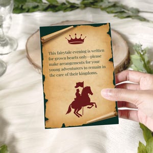 Cartão "Pergaminho Encantado Sem Crianças" | Modelo de Encarte de Casamento 3,5x5" Canva | Tema de Conto de Fadas Fantástico | Somente para Adultos | Download Instantâneo MMV004