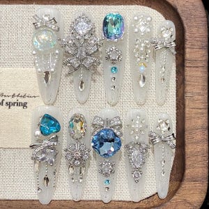 Luxury Queen of Ice Press-On Nails – Oversized Faux Stone & Sculpted Design with Long Almond Shape