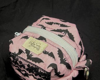 Boxy Keychain Pouch: Mini Zippered Coin Purse - Airpod Holder