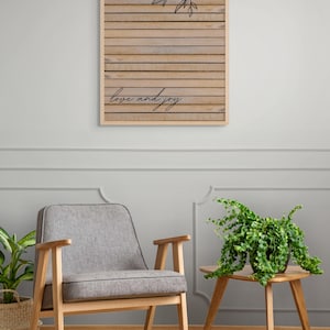 Premium Mattpapier Holzgerahmtes Poster l Modernes rustikales minimalistisches Wandposter l "Love and Joy" Script Art Print l Inspiration Home Decor