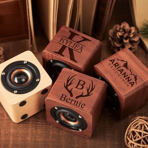 Altavoz Bluetooth portátil recargable personalizado, minialtavoz de madera grabado, regalo para padrino, esposo y novio.