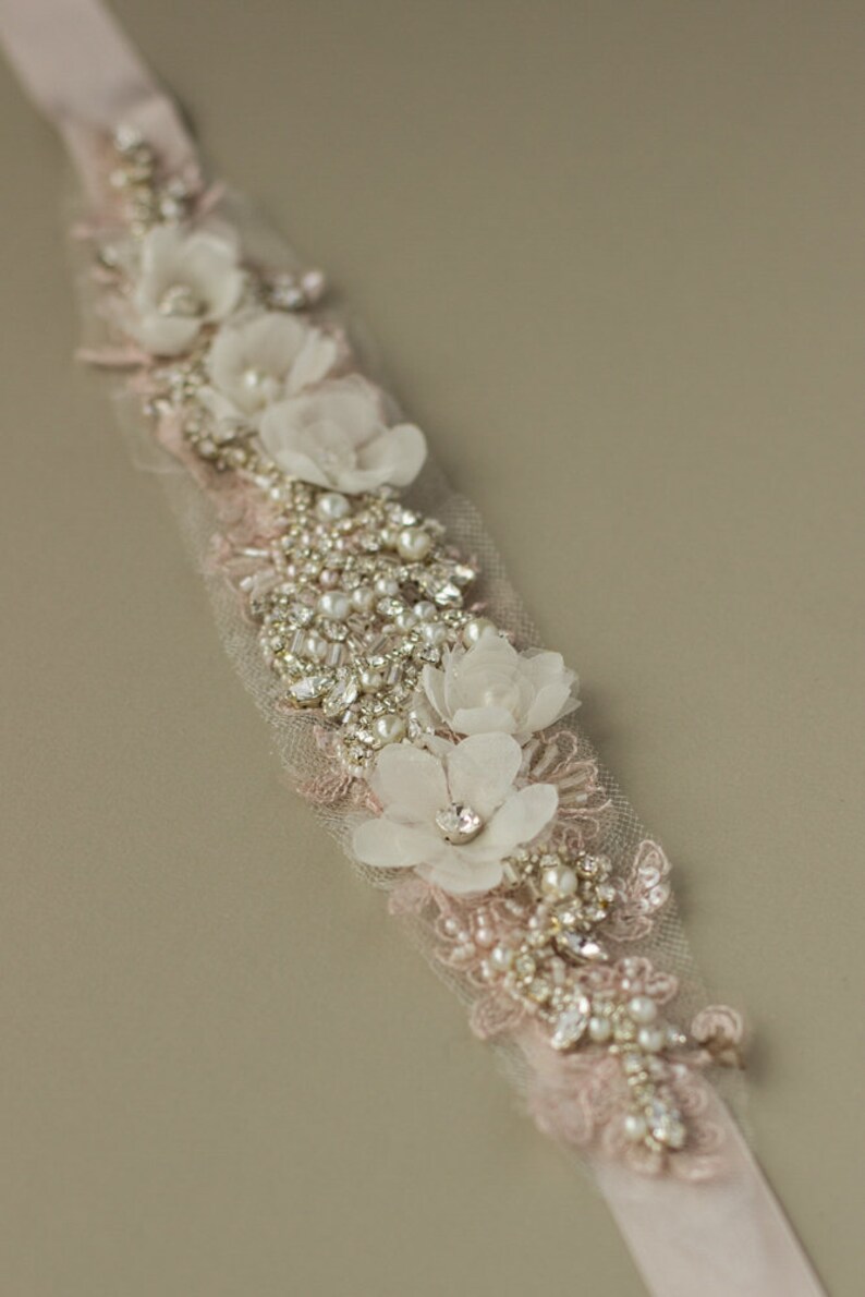 Crystal Wedding belt. Crystal Bridal belt. Rhinestone Wedding dress belts sashes. Floral belt sash. Flower Bridal belts sashes. Lace belt. Ivory-Blush pink-Dusty Rose wedding. Handmade wedding accessories.