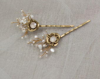 Gold flower pearl crystal hair pins, Bridal hairpiece, Wedding hair accessories, Wedding headpiece, Gold fascinator, Wedding fascinator