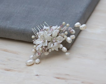 Bridal hair comb, Wedding hair comb, Floral hairpiece, Wedding fascinator, Wedding headpiece, Blush pink hair comb, Pearl hair comb