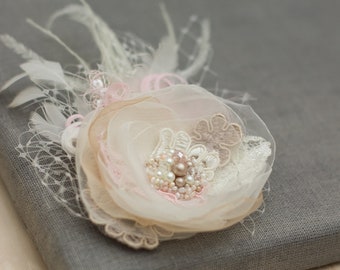 Dusty rose Blush Pink Wedding hair flower. Bridal Wedding hairpiece, hair flower clip. Bride hair accessory. Wedding fascinator, headpiece.