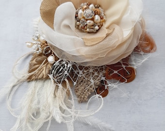 Rustic Wedding Bridal hairpiece. Champagne, Beige Wedding hairpiece. Bridal hair flower clip. Bride hair accessories headpiece. Fascinator