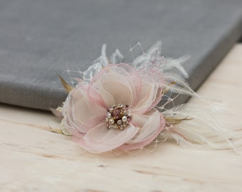 Rose Gold Blush Wedding hair flower. Bridal Wedding hairpiece, hair flower clip. Bride hair accessories. Wedding headpiece. Fascinator