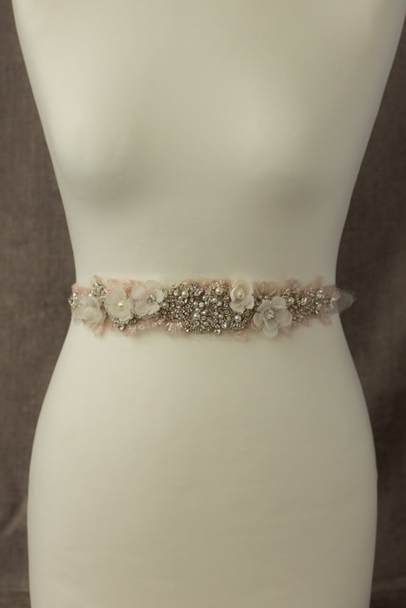 Crystal Wedding belt. Crystal Bridal belt. Rhinestone Wedding dress belts sashes. Floral belt sash. Flower Bridal belts sashes. Lace belt. Ivory-Blush pink-Dusty Rose wedding. Handmade wedding accessories.