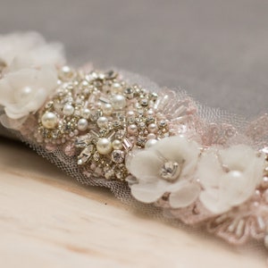 Crystal Wedding belt. Crystal Bridal belt. Rhinestone Wedding dress belts sashes. Floral belt sash. Flower Bridal belts sashes. Lace belt. Ivory-Blush pink-Dusty Rose wedding. Handmade wedding accessories.