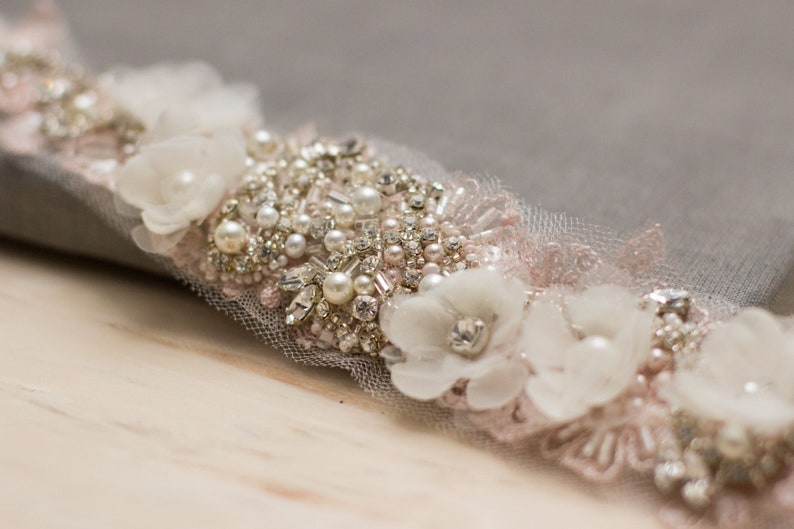 Crystal Wedding belt. Crystal Bridal belt. Rhinestone Wedding dress belts sashes. Floral belt sash. Flower Bridal belts sashes. Lace belt. Ivory-Blush pink-Dusty Rose wedding. Handmade wedding accessories.