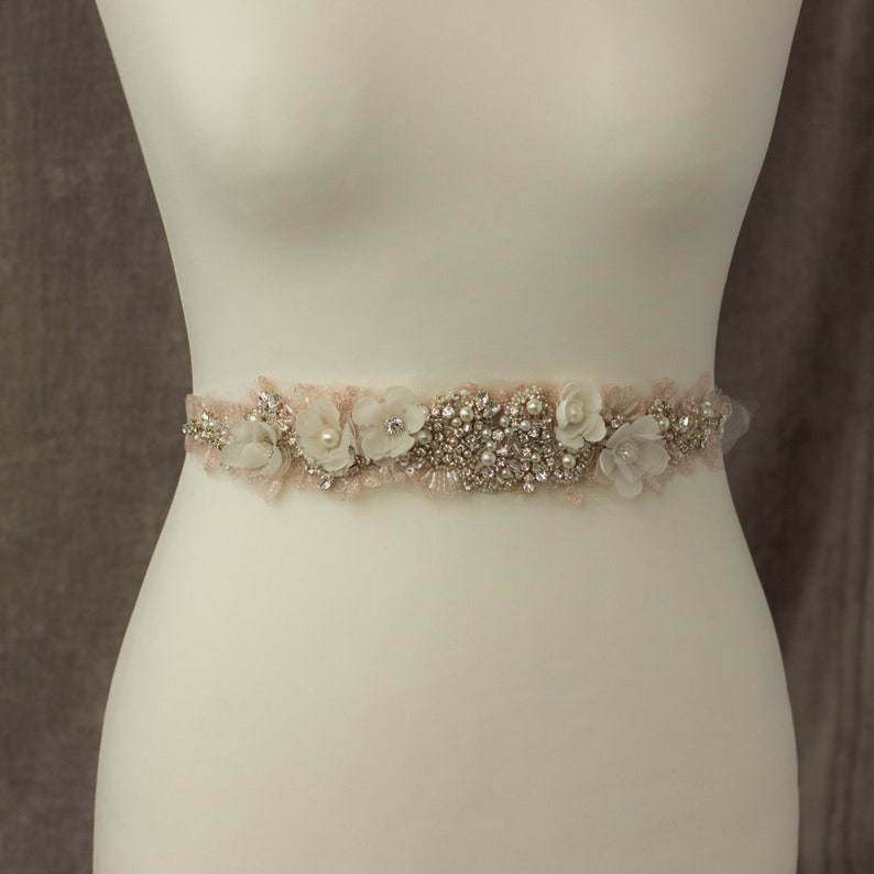 Crystal Wedding belt. Crystal Bridal belt. Rhinestone Wedding dress belts sashes. Floral belt sash. Flower Bridal belts sashes. Lace belt. Ivory-Blush pink-Dusty Rose wedding. Handmade wedding accessories.