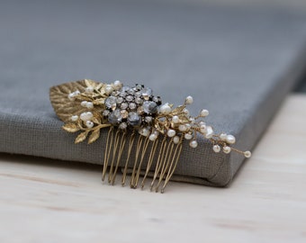 Gold hair comb, Gold Wedding hair accessories, Gold Bridal hairpiece, Pearl Wedding headpiece, Gold fascinator, Wedding fascinator.