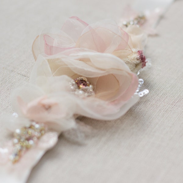 Ceintures pour robe de mariée. Ceinture florale nuptiale. Ceinture de ceinture nuptiale Blush Pink Dusty Rose. Accessoires pour robes de mariée. Ceinture faite à la main