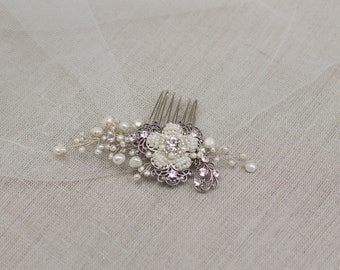 Pearl wedding headpiece.Bridal hair comb. Pearl hair comb. Wedding floral hair piece. Bridal hair accessories. Crystal hair comb.Fascinator