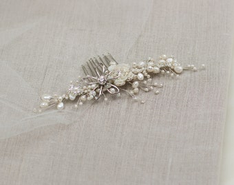 Bridal hair comb. Pearl wedding headpiece. Pearl hair comb. Wedding floral hair piece. Bridal hair accessories. Crystal hair comb.Fascinator