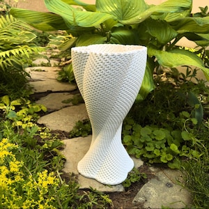 Modern Twisted Ceramic Vase – Sculptural Textured Design for Home Décor