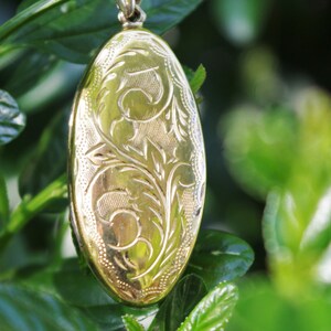 Pretty - Vintage - Chapado en oro - medallón ovalado - símbolo de amor