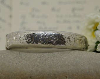 Vintage - solid Sterling Silver - decorative floral design - bangle - c1957 - 20.3g
