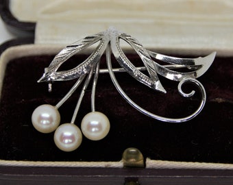 Vintage - Sterling Silver and Freshwater Pearl - Laurel Leaf & Berry Design - Brooch - pin- c1960s