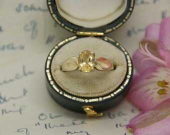 Stunning  - 9ct Gold and Citrine -  Statement Ring - Size: UK N, US 6 3/4