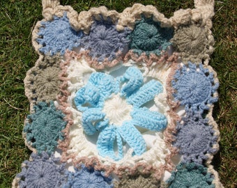 Vintage - Stunning - Multi-coloured - Crocheted - flower- Zip closed - bag -