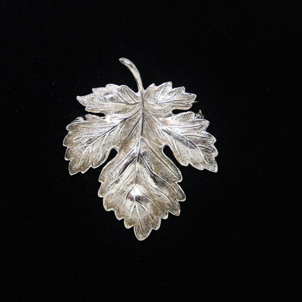 Vintage - Modernist Leaf -  Sterling Silver Brooch - c1960s - Silversmith Harvey Begay