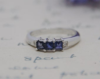 Fabulous - 9ct White Gold, Dark blue Tourmaline & Diamond - Trilogy Ring - Size: UK N,  US 6 3/4