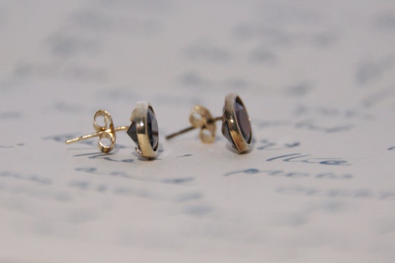Elegant - 9ct Gold & Garnet - Oval Stud Earrings - image 6