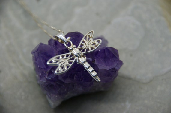 Collana con ciondolo in argento sterling e madre di petalo