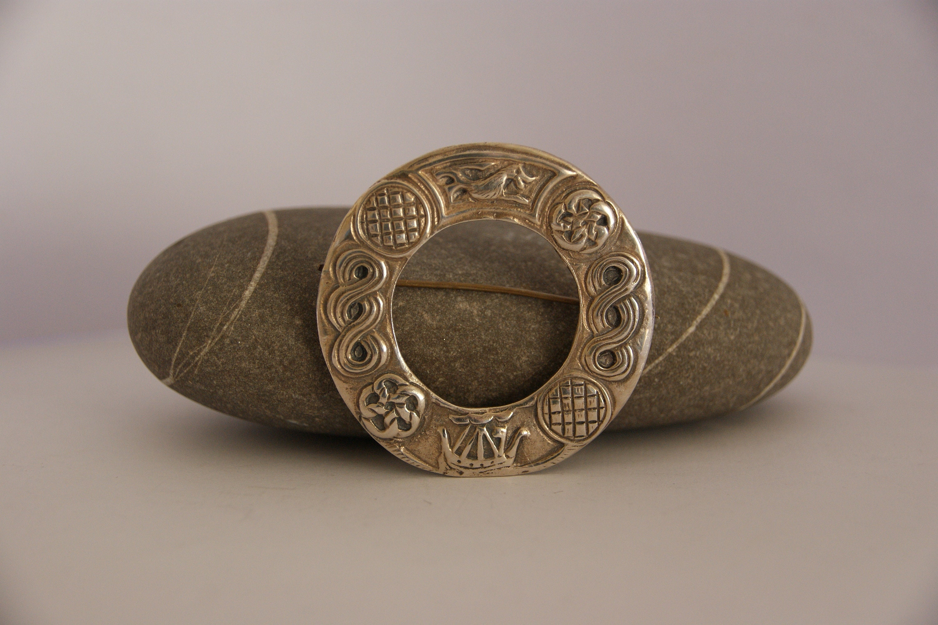 Broche Scandinave En Argent Massif Ciselée – Bijou Créateur Vintage Des Années 1970