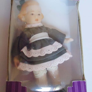The Spanish Pottery Doll in a box. Valencia.