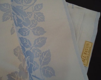 The Irish Luxury Salon Table Clothe and four Napkins. Made in Ireland.70s