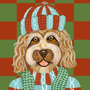 以下が含まれることがあります： 犬がニット帽、スカーフ、セーターを着ているイラスト。帽子とセーターは、ターコイズと赤のパターンです。背景は赤と緑の正方形の市松模様です。アーティストのサイン「Victoria Rae ART」があります。