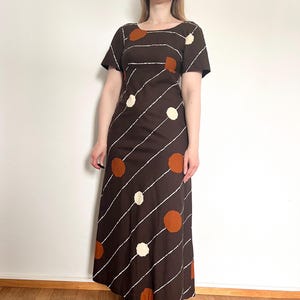 Abito vintage anni &#39;70 in cotone e rayon marrone a maniche corte con tasca, taglia XS-S