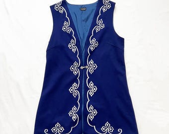 Chaleco folklórico largo azul bordado vintage de los años 60, talla L