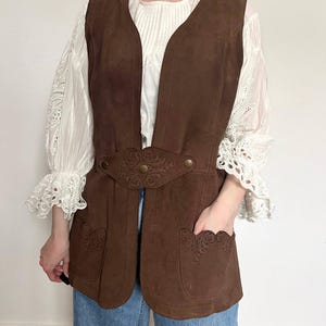 Vintage brun mockaväst från 1970-talet | Bearbetad läderlook | Boho västerländsk hippieväst, storlek L
